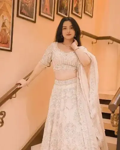 Escort Dera Bassi